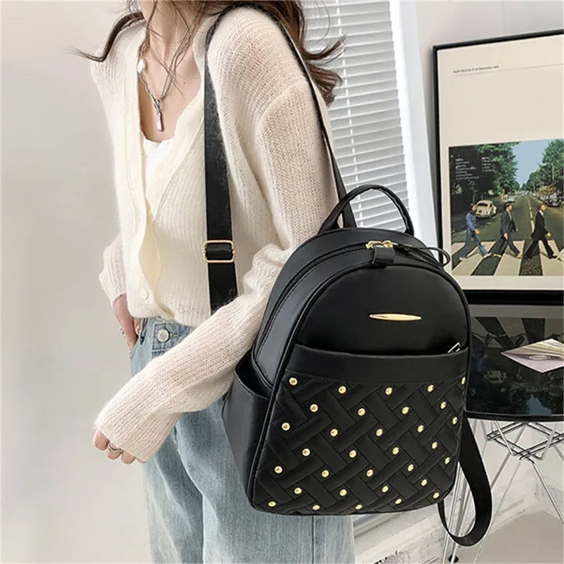 

Модный школьный рюкзак с заклепками из искусственной кожи, повседневные сумки, Женский Регулируемый рюкзак на плечо для девушек, Bolsa 2024