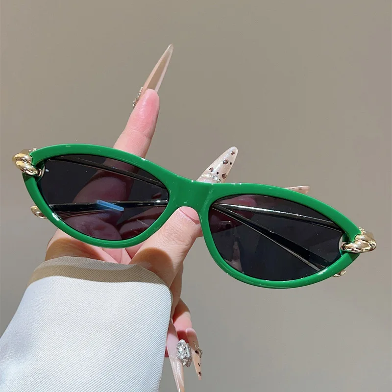 Trendige Cat-Eye-Sonnenbrille in Bonbonfarben für Damen, Luxusmarken-Design, ovale, hohle Gläser – Detail 4