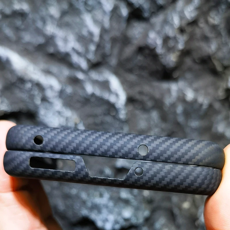 Magsafe-Compatible Carbon Fiber Aramid Protective Case