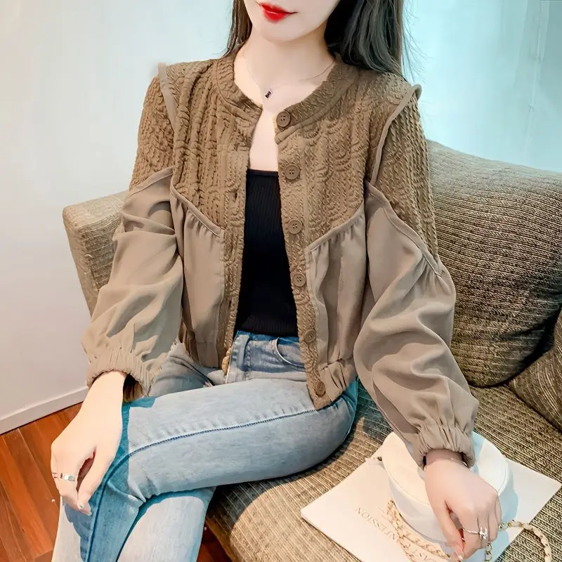 Short Coat Female Design Sense Niche Spring  Autumn Thin Fashion Foreign Leisure Cardigan 2023 New