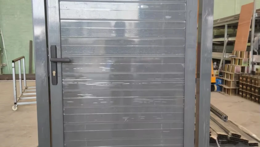 Lato apertura porta garage automatico per servizi di modellazione porta d'ingresso - immagine 2
