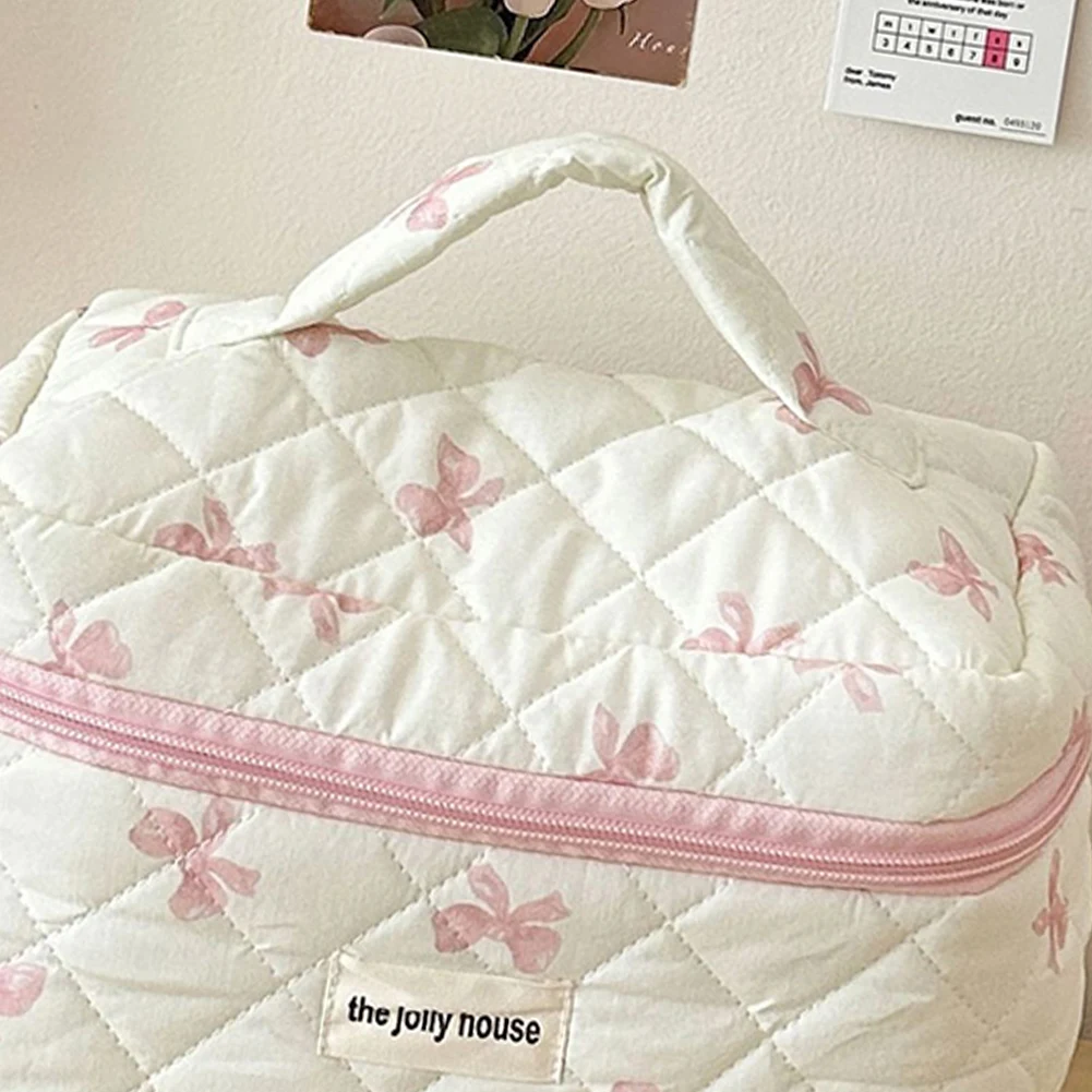 Makeup Organizer Cosmetic Bag Cosmetic Storage Bag Toiletry Bag Makeup Bag Cosmetic Case Cute Bow Travel Makeup Pouch with Zipper Toiletry Bag Cotton Quilted Makeup Organizer Storage Bag for Women Girls