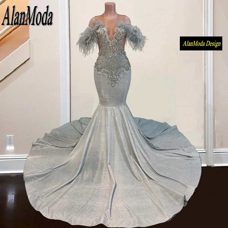 

Elegant Silver Mermaid Prom Dresses For Black Girls 2024 Rhinestone Crystal Party Gowns Sheer Neck Feathers vestidos de fiesta