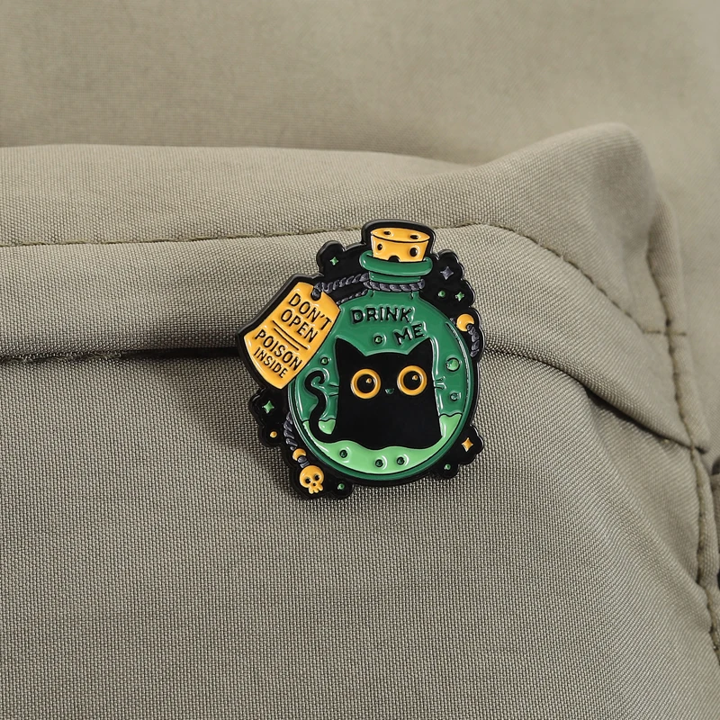 Niedliche große Augen, schwarze Katze, Elfe, Emaille-Anstecknadeln, nicht öffnen, böse Innenseite, Zaubertrank, Tierbroschen, Anstecknadel, Halloween-Schmuck, Geschenke – Detail 7
