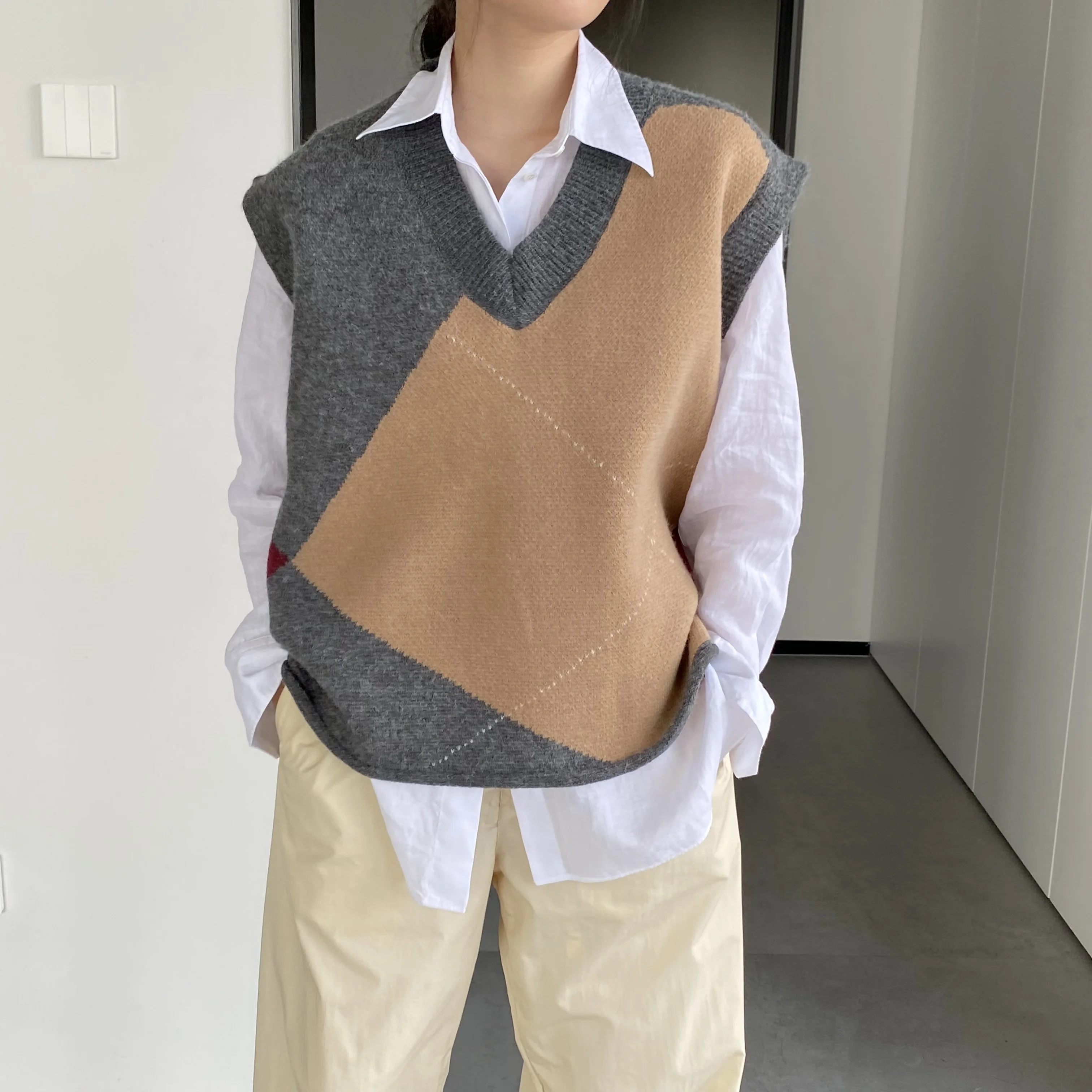 

Autumn and winter women's casual patchwork V-neck loose knit tank top