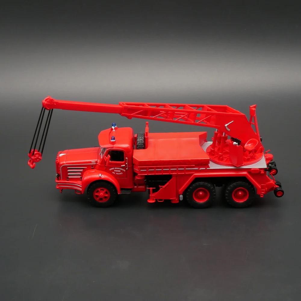 Tracteur Berliet type TLB5 et sa remorque bar-crêperie PINDER
