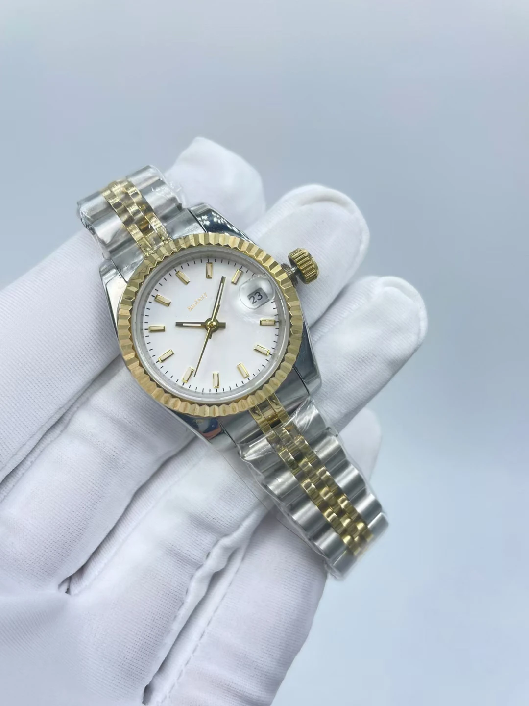 Trendy 26mm Women's Wrist Watch with Gold Strap - Mechanical Movement, 904 Steel, & Calendar Window for Daily Style