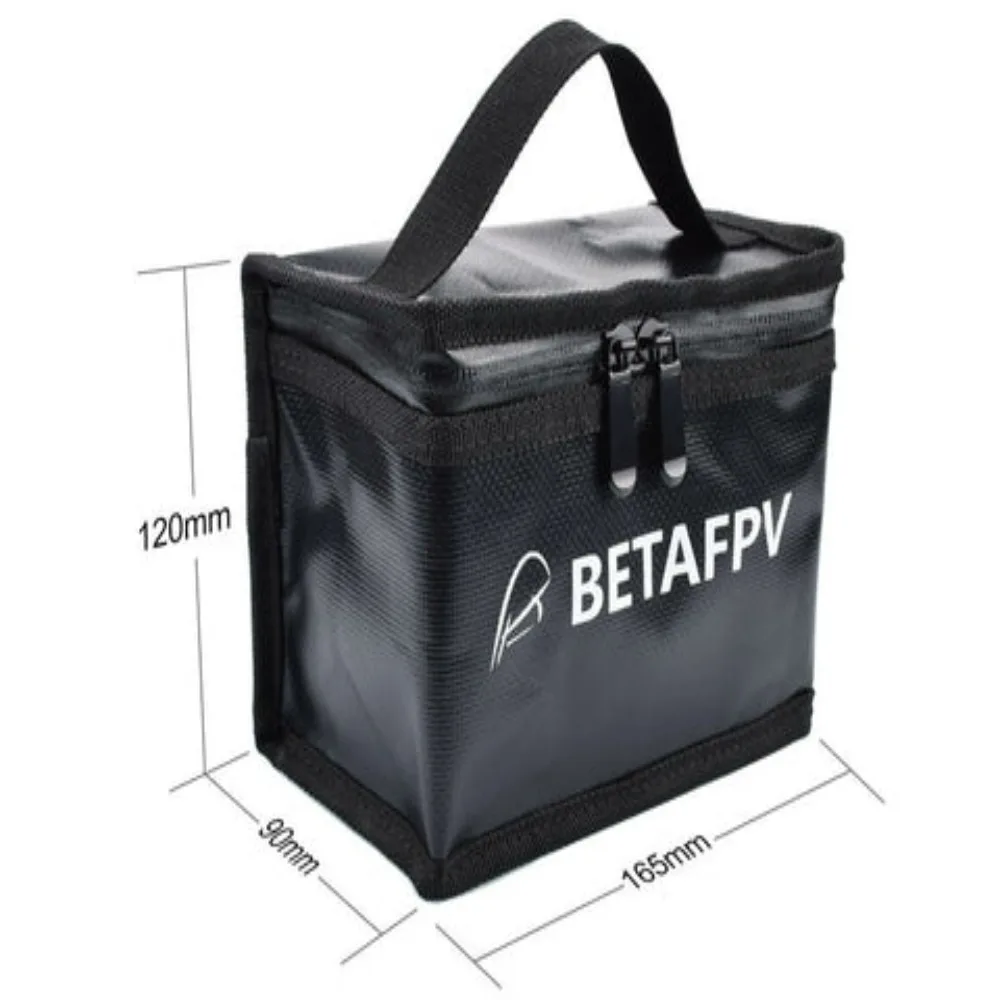 Sac antidéflagrant ouvert montrant deux batteries Lipo à l'intérieur, avec mousse de protection visible.