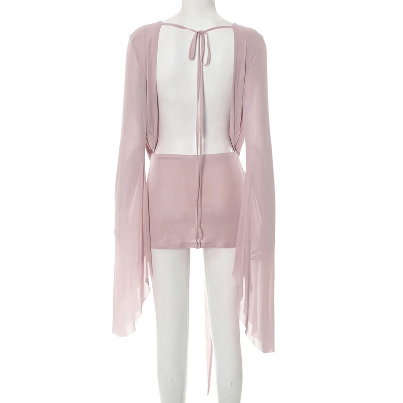 détail du col halter de la robe