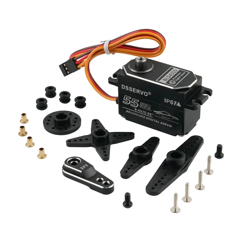 Servomoteur numérique sans balais 55KG à couple élevé étanche IP67 pour voiture RC Crawler 1/8 1/10, installé sur un châssis de crawler avec bras de direction.