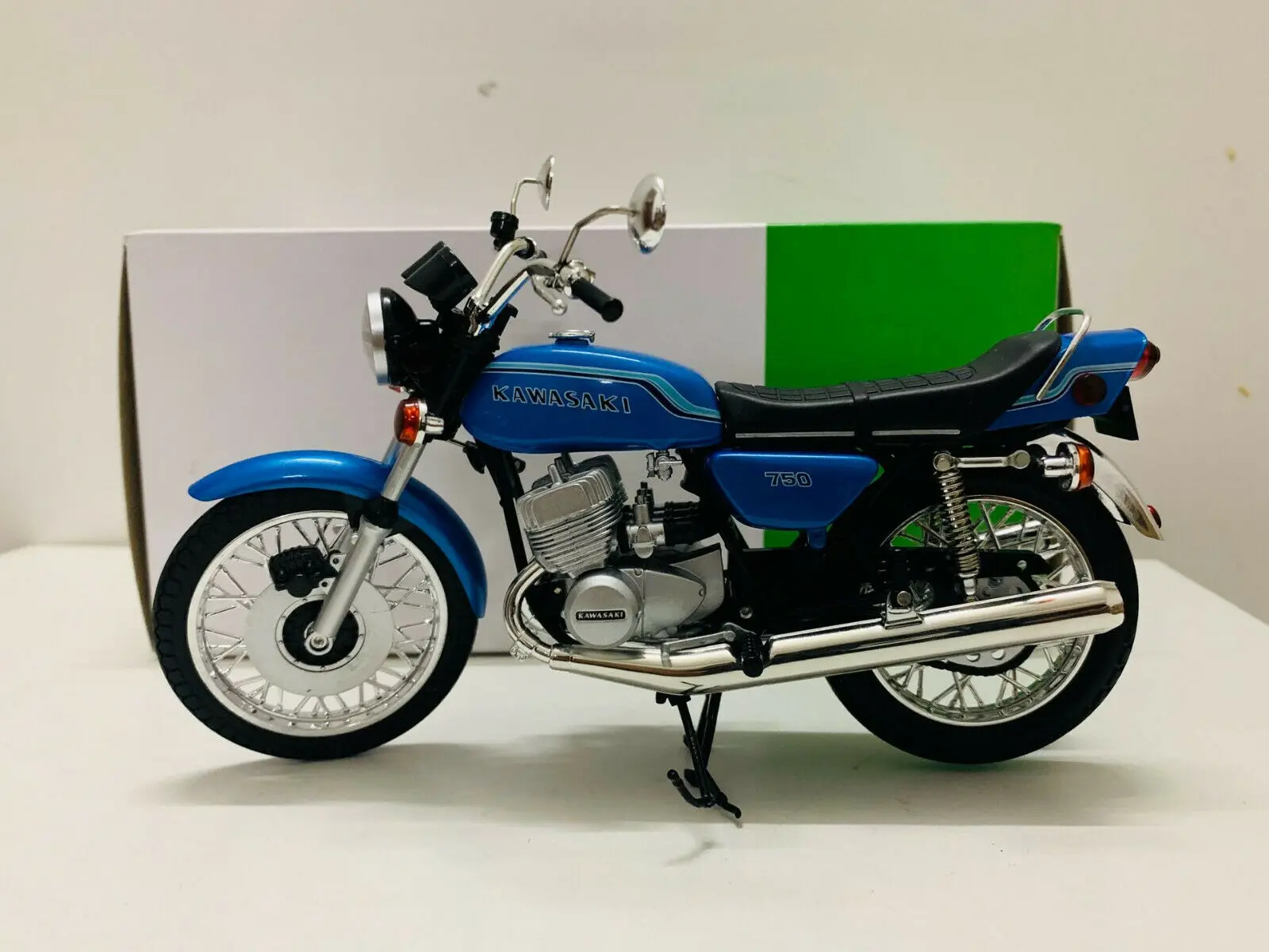  1:12 Kawasaki 750RS (Z2) Fire Ball (Pre-Built Model) | AOS