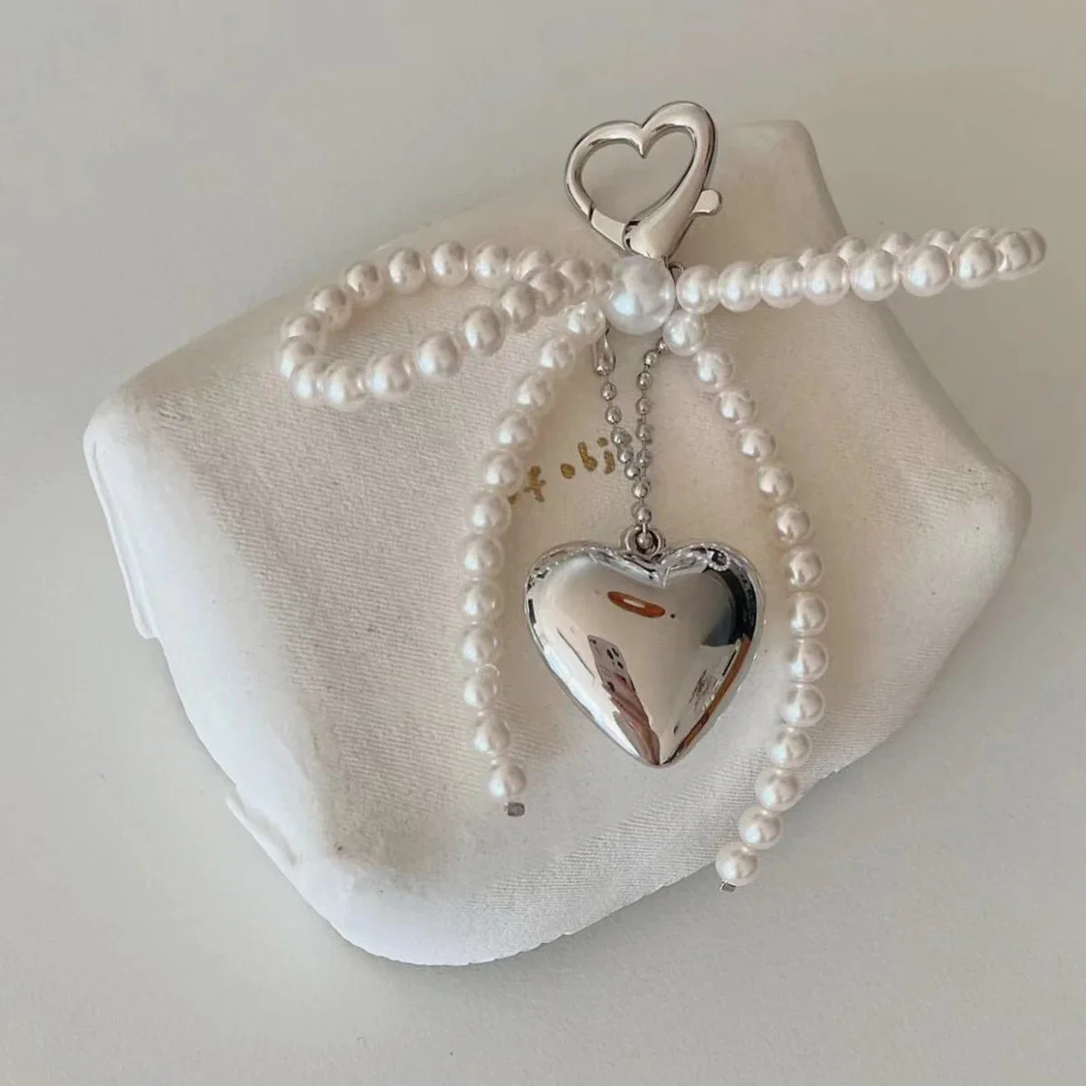 Bowknot Keychain White Bowknot Heart Keychain Women Sweet Charm Pearl Bow Backpack Key Ring Handmade Jewelry Ornament Bags Pendants Gifts