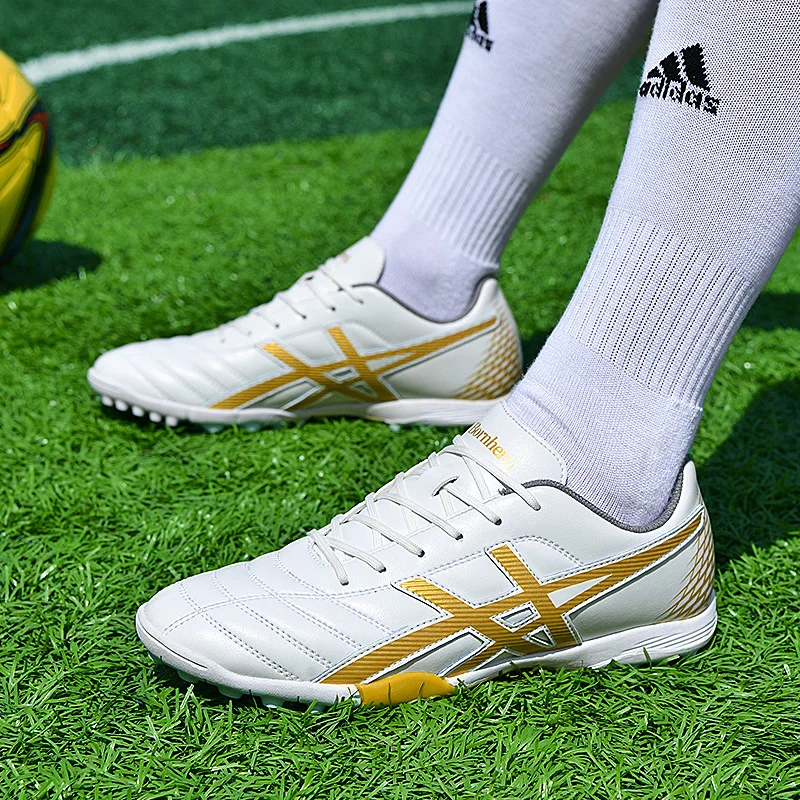 New Fashion Low Football Shoes Men Women Grass Long Spike Soccer Sneakers Outdoor Light Futsal Cleats football shoes