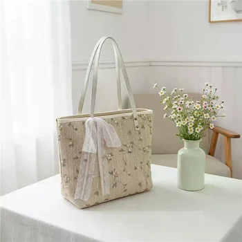 Borsa tote in paglia intrecciata con ricamo floreale e dettaglio fiocco in pizzo, perfetta per il pendolarismo quotidiano, viaggi in spiaggia e shopping