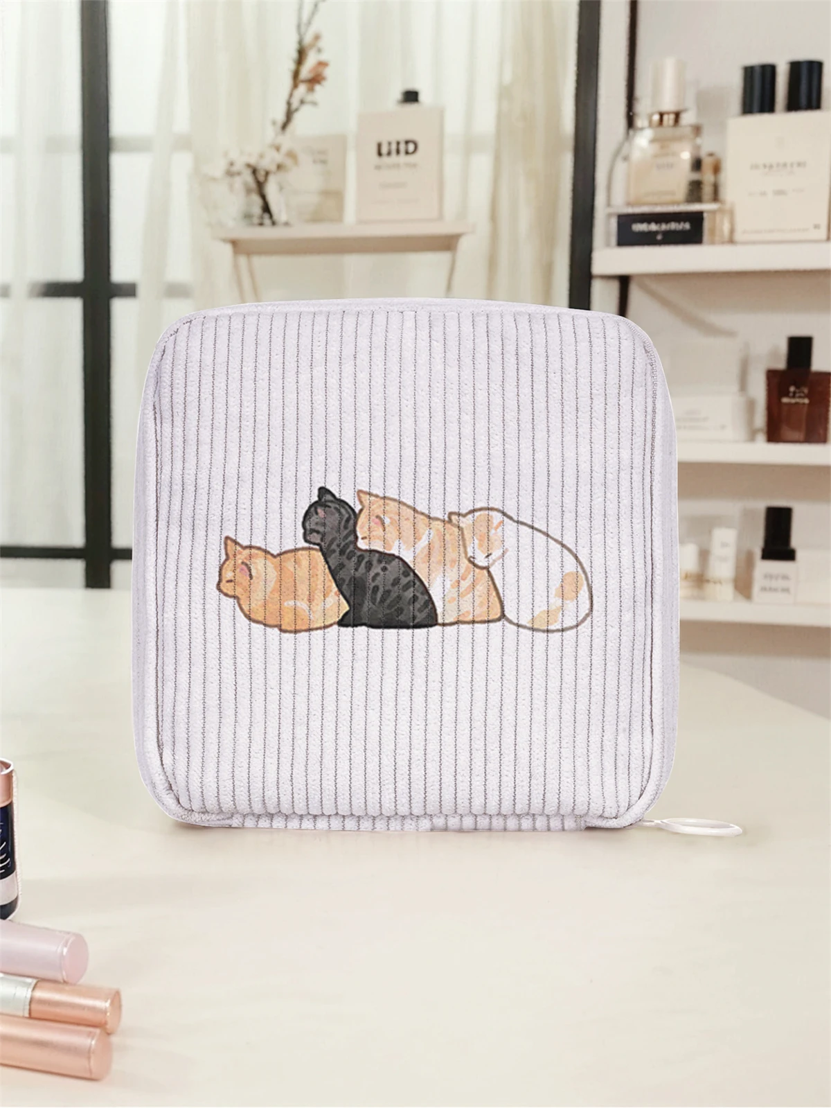 Cartoon cat pattern printed sanitary napkin storage bag, women's lightweight tissue bag, sanitary tissue bag