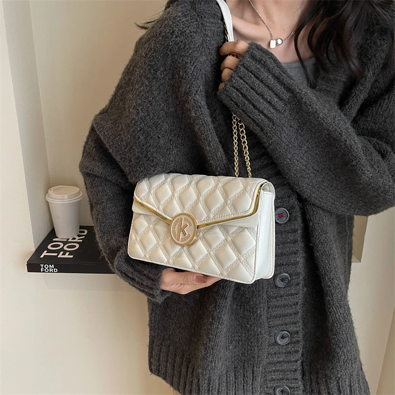 

Ladies Exquisite Workmanship Soft And Comfortable Magnetic Buckle Open And Close Shopping Commuter Single Shoulder Straddle Bag