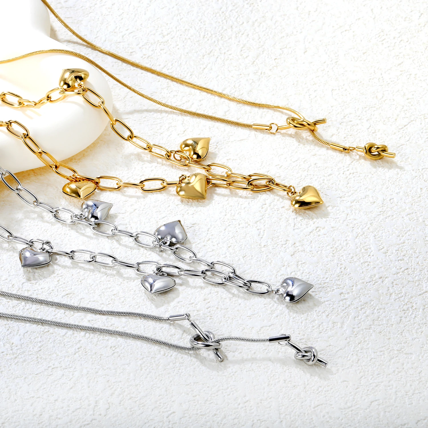 Collier Chaîne Ajustable – Pendentif Perle Avec Pompon Doré – Acier Inoxydable Et Titane
