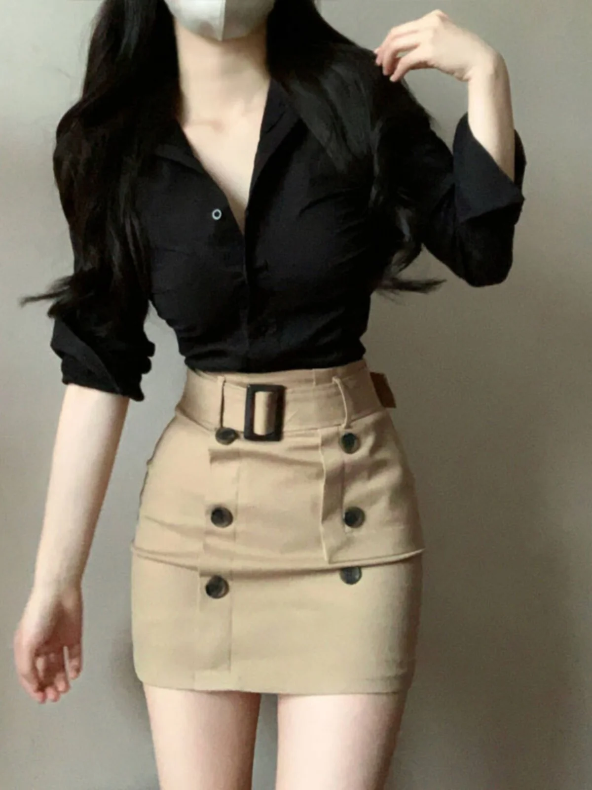 Spring 2025 New Pure Korean Sle Bear irt Button Design Waist-Cinching Skirt Set Women's Faion Ensemble ort Sve