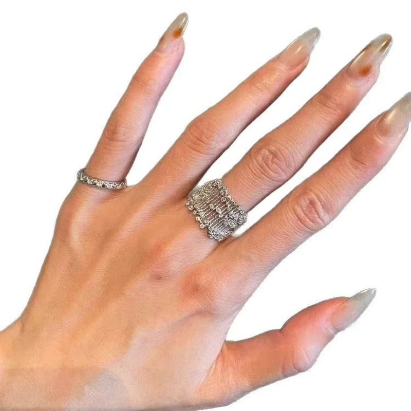 Fashionable Lace Sparkling Rhinestone Inlaid Ring Elegant