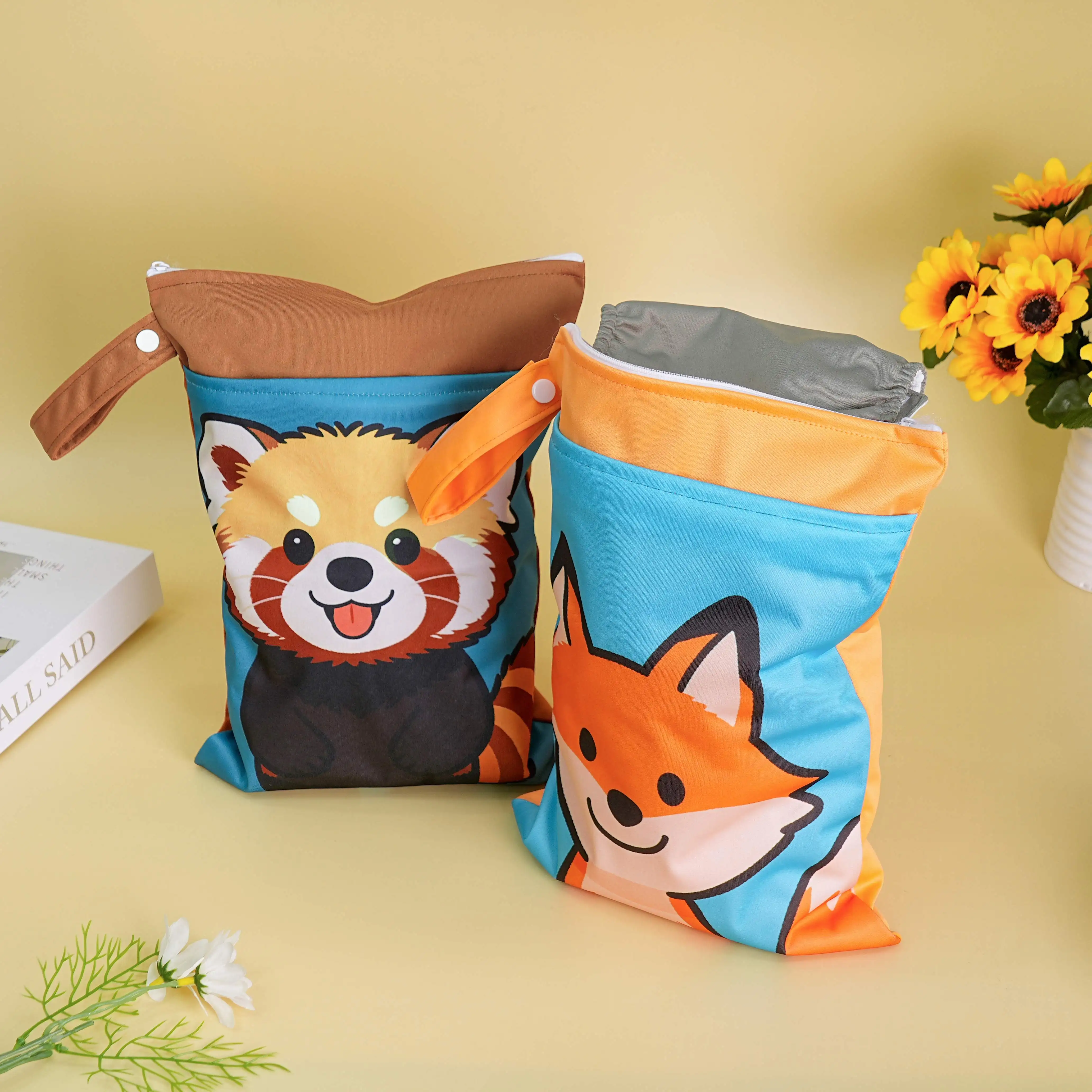 Borsa Impermeabile Lavabile per Pannolini, Riutilizzabile con Due Tasche con Cerniera, 25cmx35cm - immagine 2