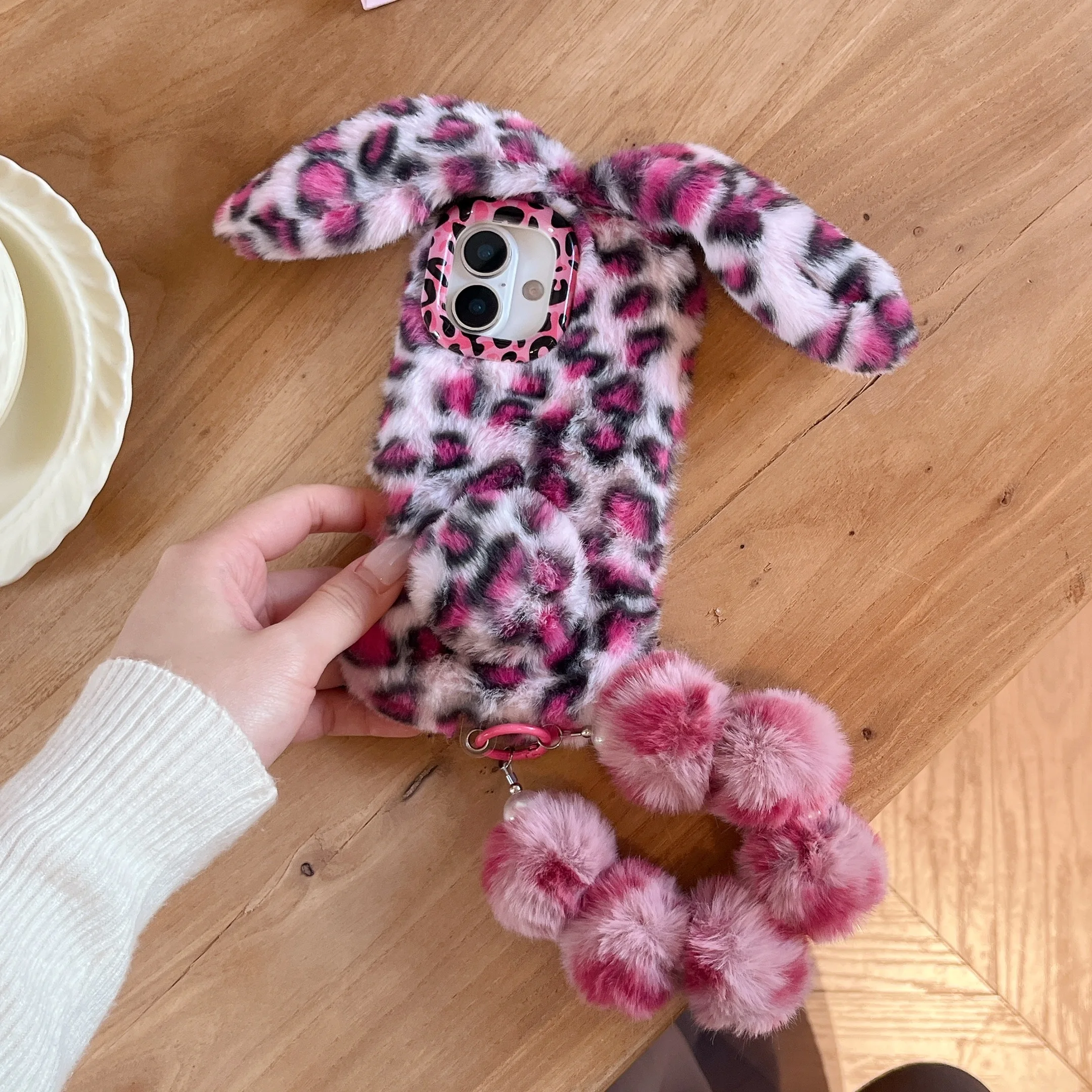 3D Leopardenmuster Kaninchen Plüsch Handyhülle für iPhone 17 Pro Max/16/15/14/13 Pro Max Plus Weiche Flauschige Modische Hülle Europa Amerika – Detail 13