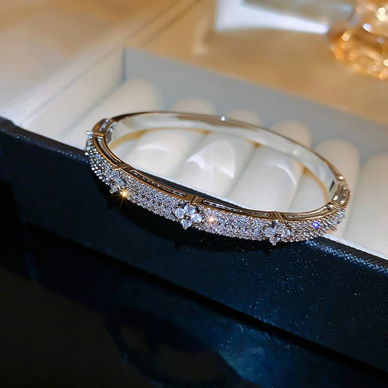 Zircon Bracelet ANENJERY Four Leaf Flower Inlaid Shiny Zircon Bracelet for Women Girls Elegant Delicate Vintage French Jewelry Wedding