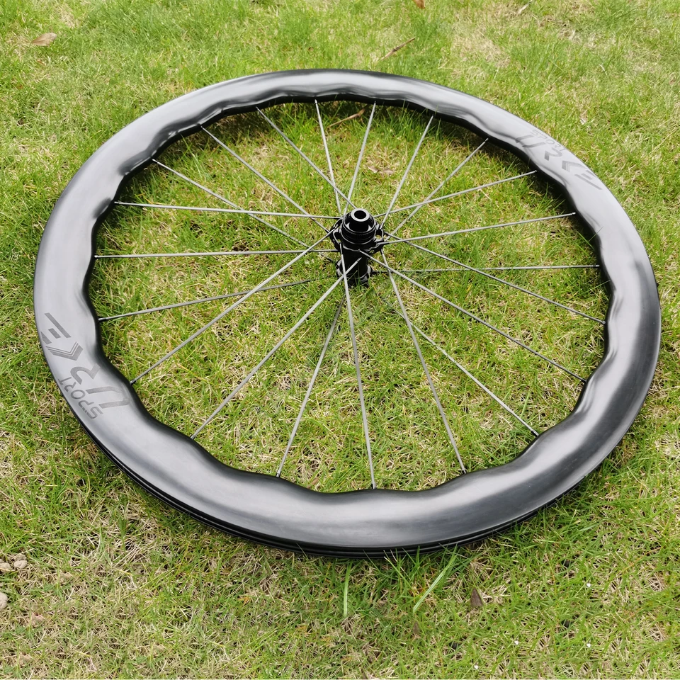 AIR カーボンホイール 700Cディスクブレーキ タイヤ付きスターラチェット