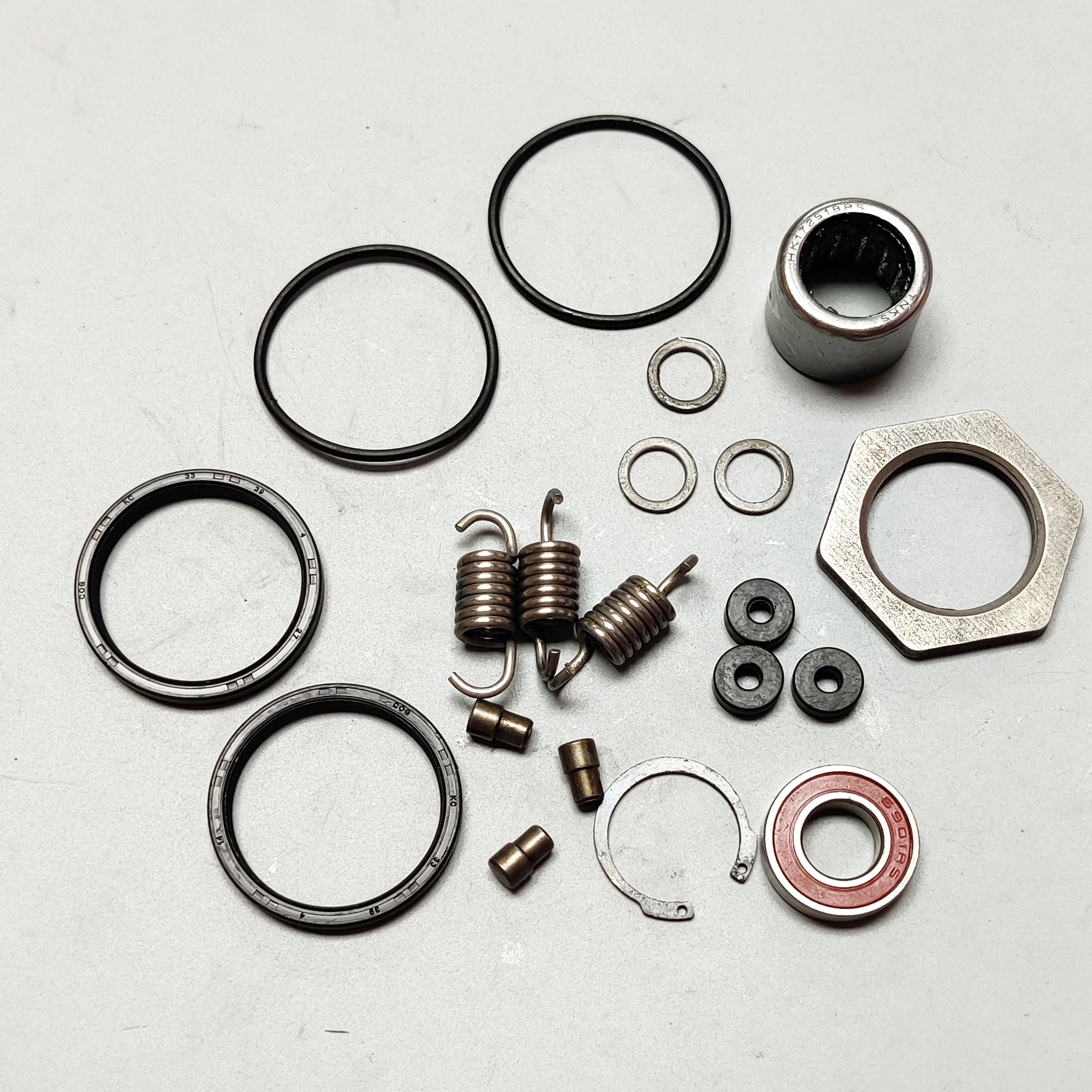 

Variator Clutch Rear Pulley Rebuild Kit Spring Bearing Oil seal O-ring Lock Washer for YAMAHA ZY100 JOG100 RS100 RSZ100 BWS100
