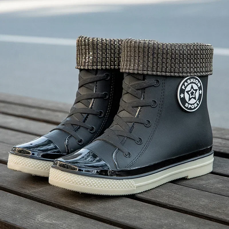 Waterproof Shoes Women's Rain Shoes Short Sleeve Student Korean Edition Plush Cotton Warm and Anti slip Rain Shoes Plastic