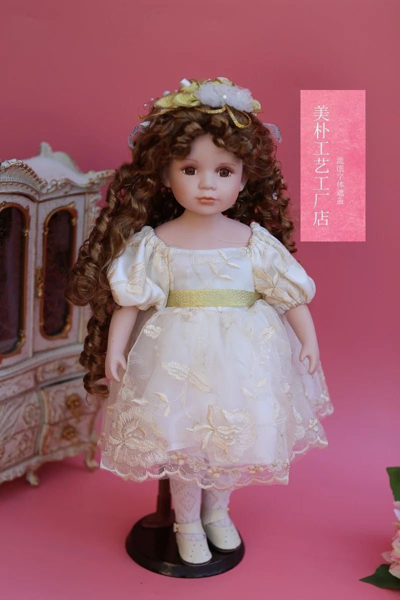 Boneca De Porcelana Antiga