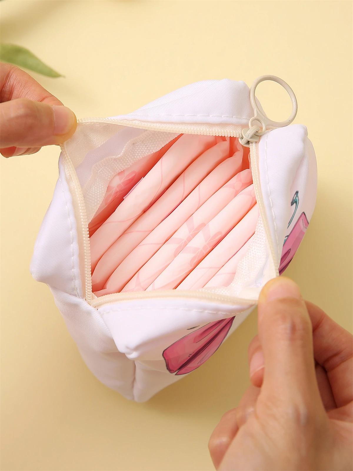 Butterfly printed sanitary napkin storage bag, women's lightweight tissue bag, sanitary tissue bag