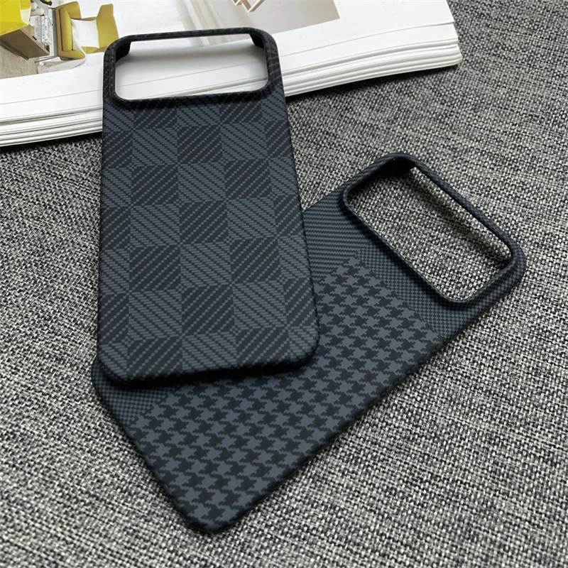 Carbon Fiber Textured Drop-Resistant Case - Skin-Friendly Protection