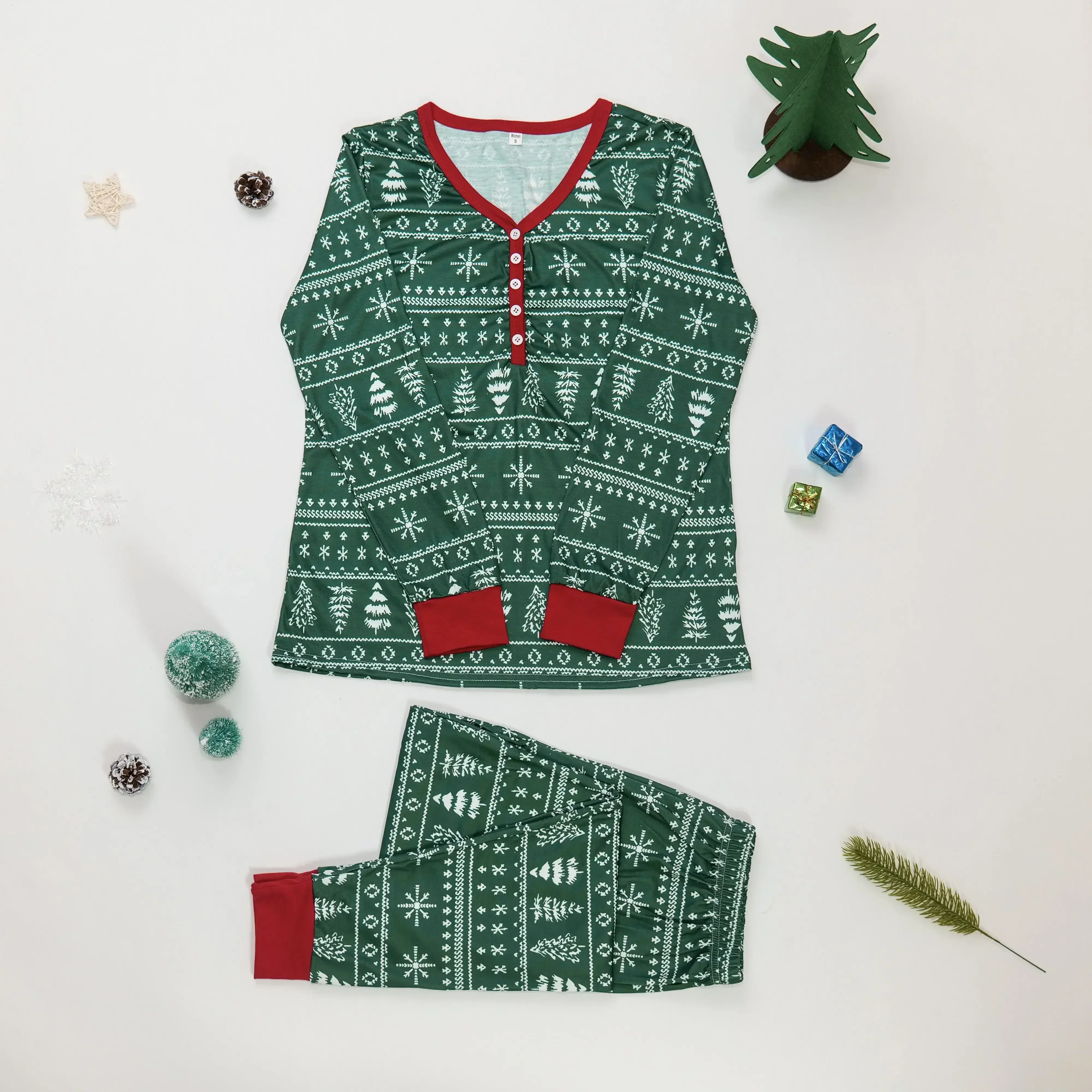 thumbnail image 5 of Conjunto de pijamas a juego para mamá, papá y niños para Navidad 2024, traje de 2 piezas con estampado integral, mameluco para bebé, ropa de dormir suave, conjuntos de apariencia familiar, 5 of 5