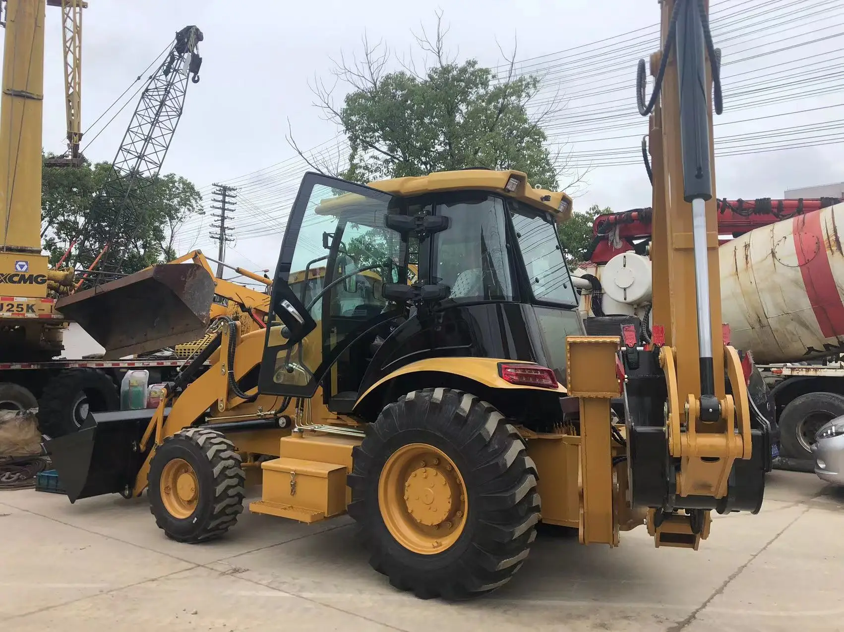 Рисунок 6 - Экскаватор-погрузчик CAT 420F