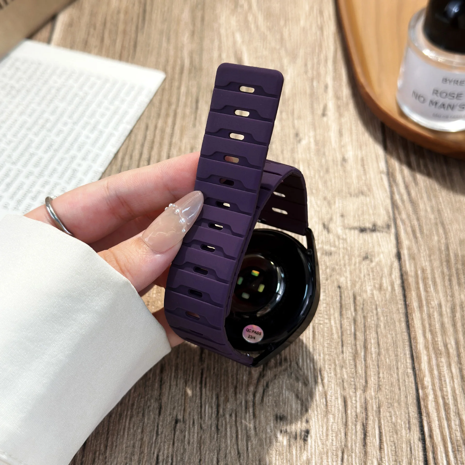 Magnetic Silicone Smartwatch Bracelet - 20mm/22mm Straps