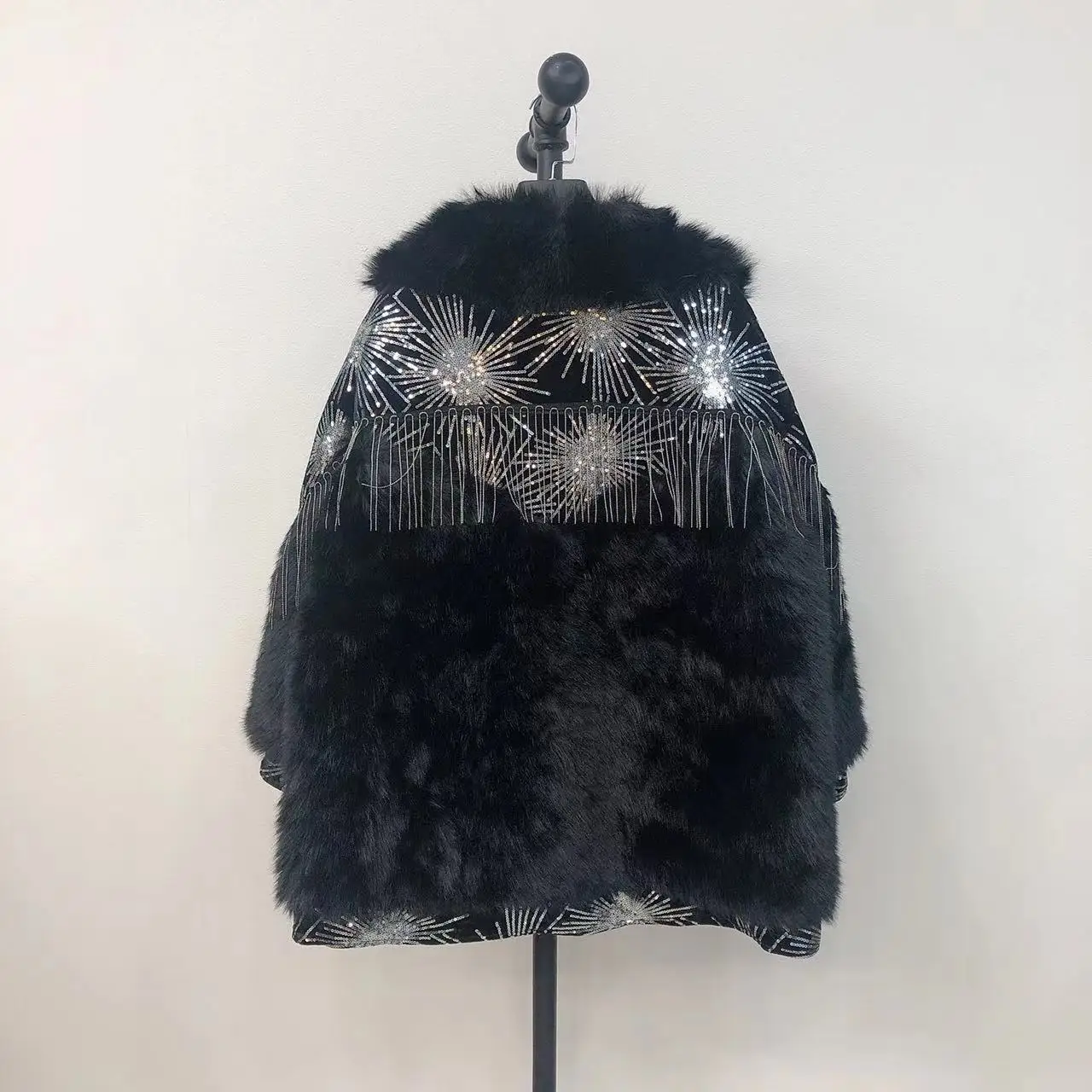 Women 2023 Winter Fashion Elegant Warm Imitation Toka Mid-Length Coat Ladies Patchwork Streetwear Sequins High Street Fur Jacket