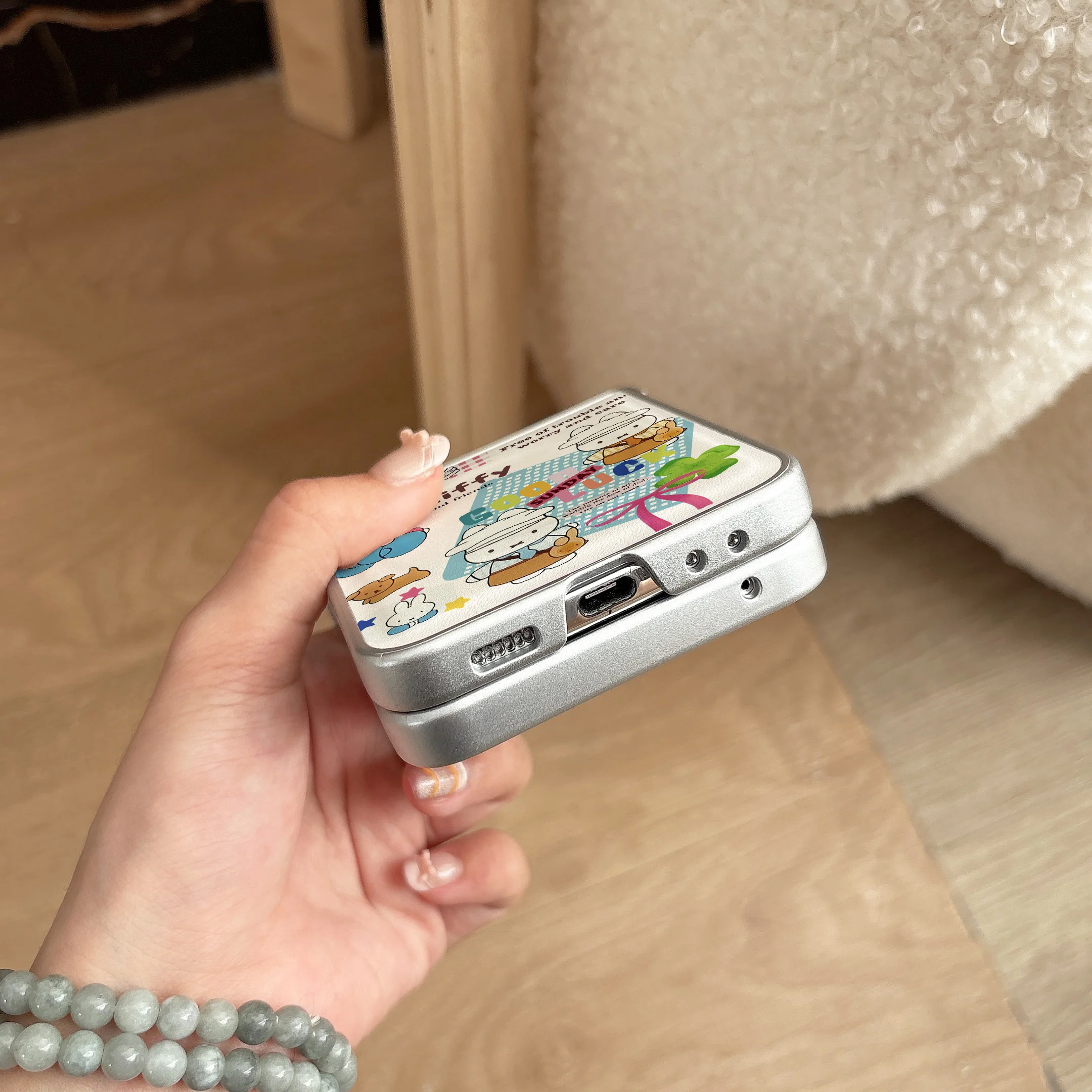 Adorable Kawaii Miffy Bunny Good Luck Print Flip Phone Case - Cute Cartoon Style Shockproof Cover