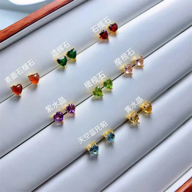 반짝이는 매력과 우아함을 선사하는 925 스털링 실버 하트 모양 스터드 귀걸이