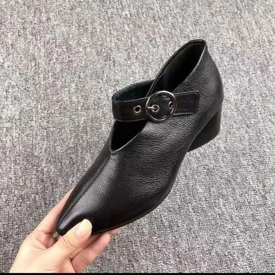 Shoes New Pointed Toe Sexy Chunky Heels Women Shoes Female Retro Belt buckle Black High Heels Shoes chaussure femme 2024 2