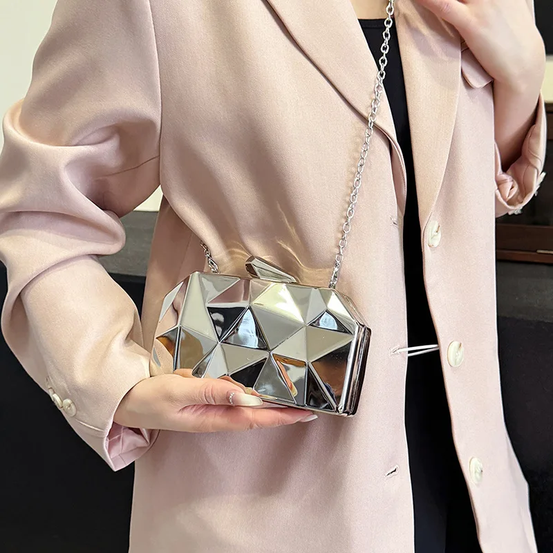 Fashionable Crossbody Bags for Women 2024 New Metallic Mini Shell Evening Bag Unusual Party Cute Chain Small Shoulder Bag Woman