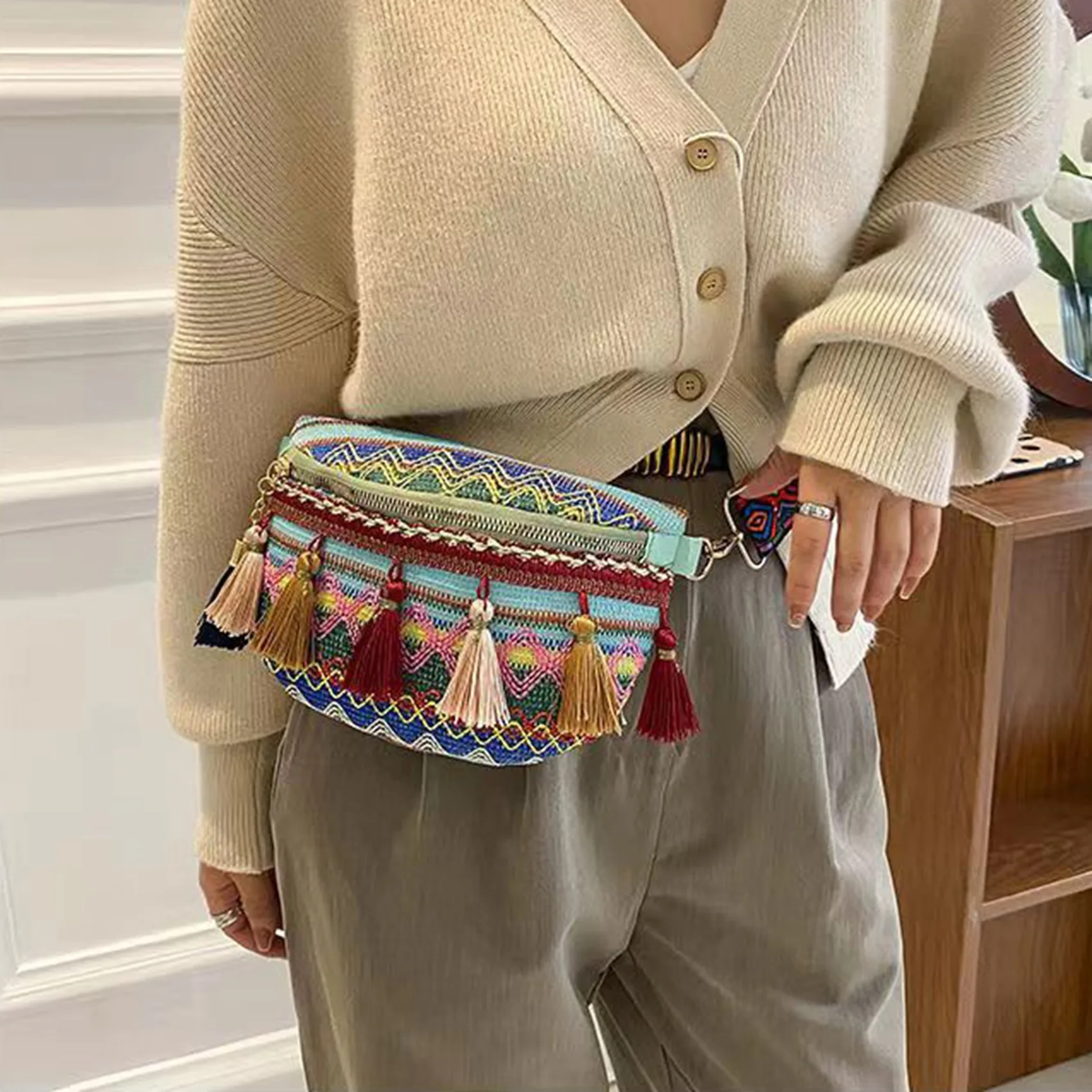 Women's Crossbody Bag Ethnic Style Tassel Decor Diagonal Straddle Bag Feminina Single Shoulder Bag Variegated Color Chest Pouch