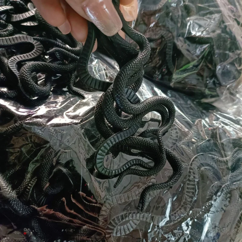 10cm 15Pcs Fake Rubber Toy Snake Simulation Soft Glue Snake Scary Halloween To Scare Birds Props Prank Trick Toy Gift