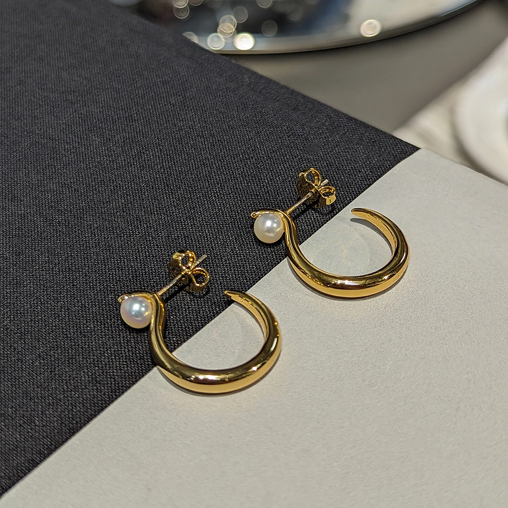 

Amorita Boutique Pearl Geo Hoop Earrings For Lady Daughter Gift