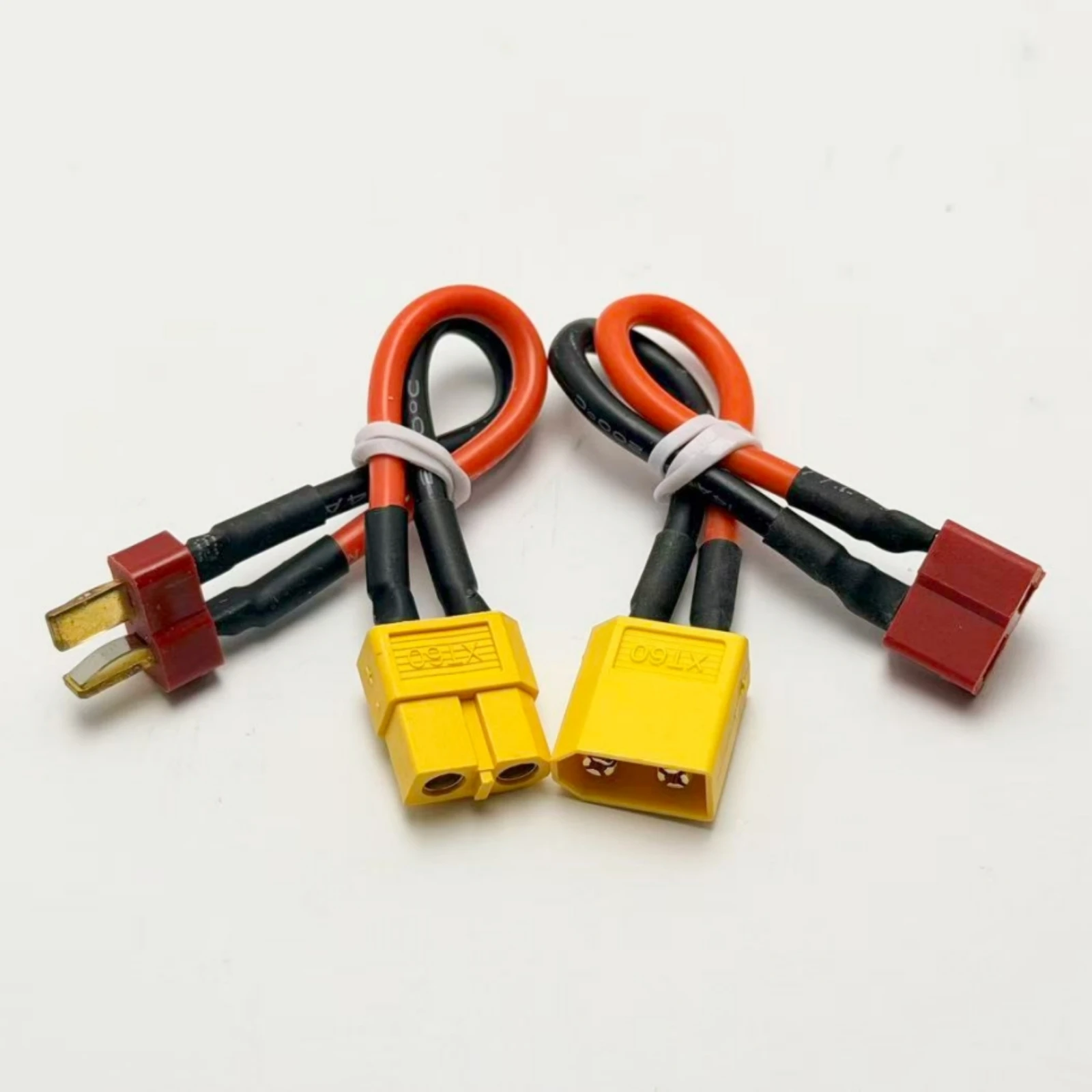 Convertissez votre batterie en prise T avec cet adaptateur XT60 vers Prise T, câble court inclus