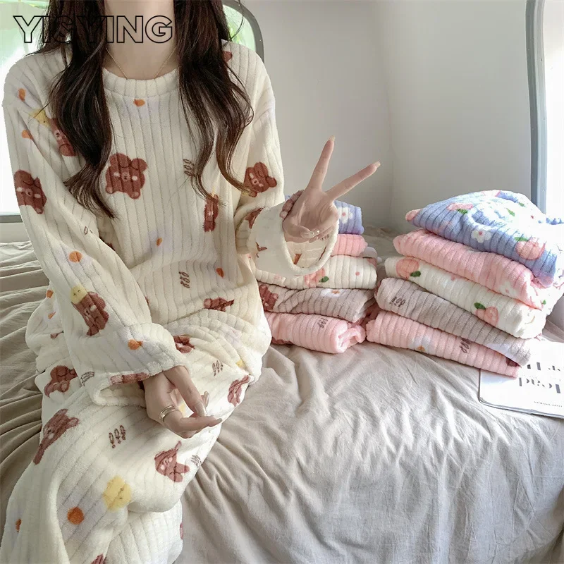 

[YI&YING] Honey Peach Bear Printed Coral Fleece Round Neck Pajama Set Autumn and Winter Warm Fairy Warm Home Suit Set WAZC609