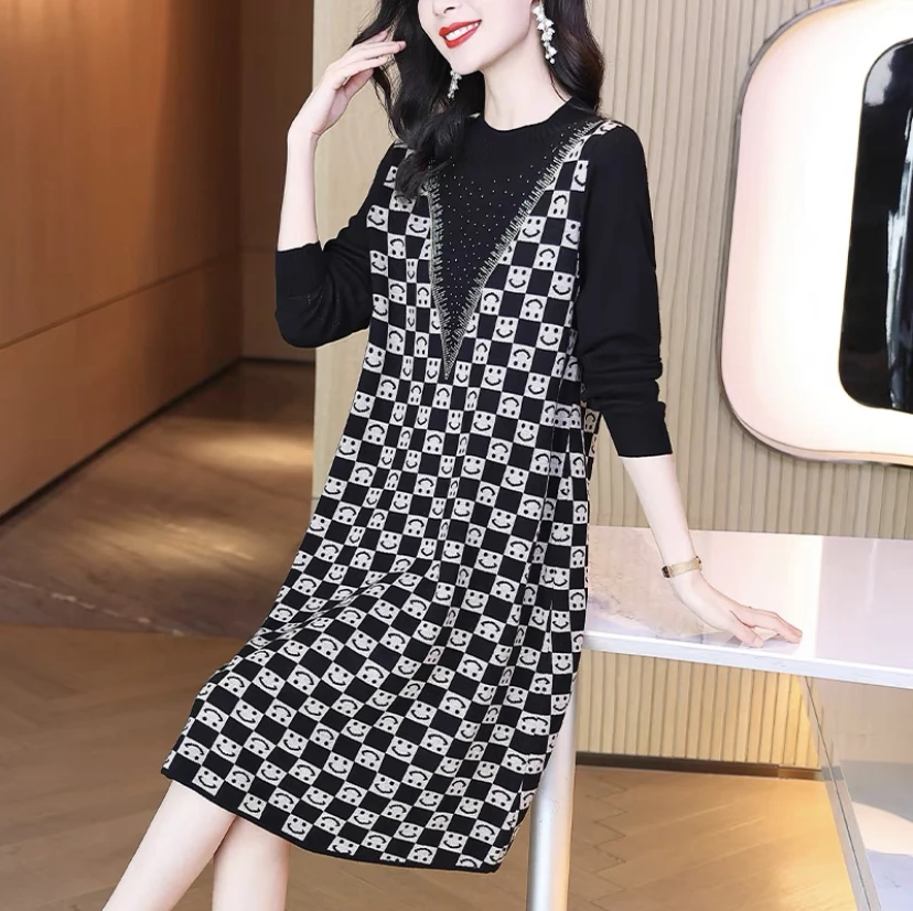 

2023 Autumn/Winter New European Goods Heavy Duty Hot Drill Celebrity Temperament Knitted Skirt With Coat Plaid Wool Skirt