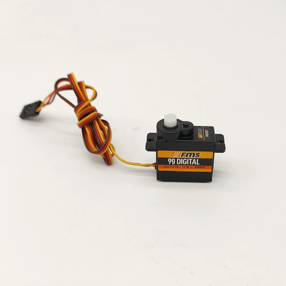 Comparaison de taille du servo FMS 9g 17g pour avion RC PA18 1700mm - Digital et Analog avec une pièce de monnaie.
