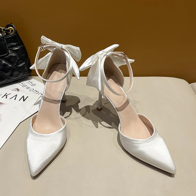 

Туфли-лодочки на шпильке с бантом и ремешком на щиколотке