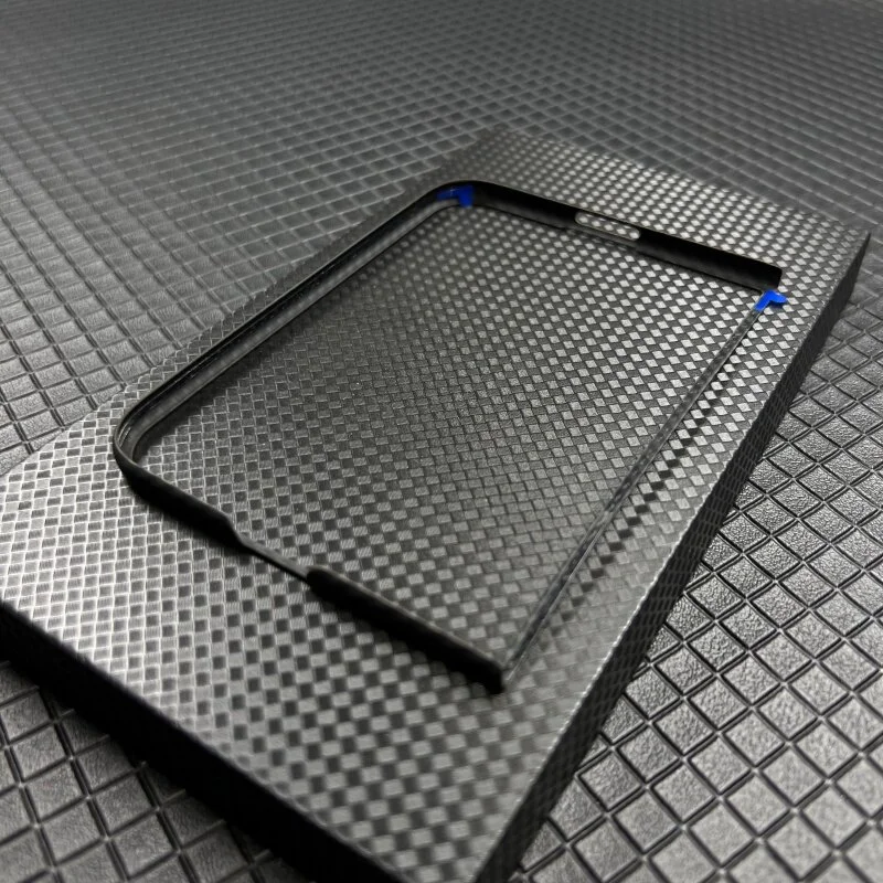 Ultra-Thin Carbon Fiber Texture Magnetic Case