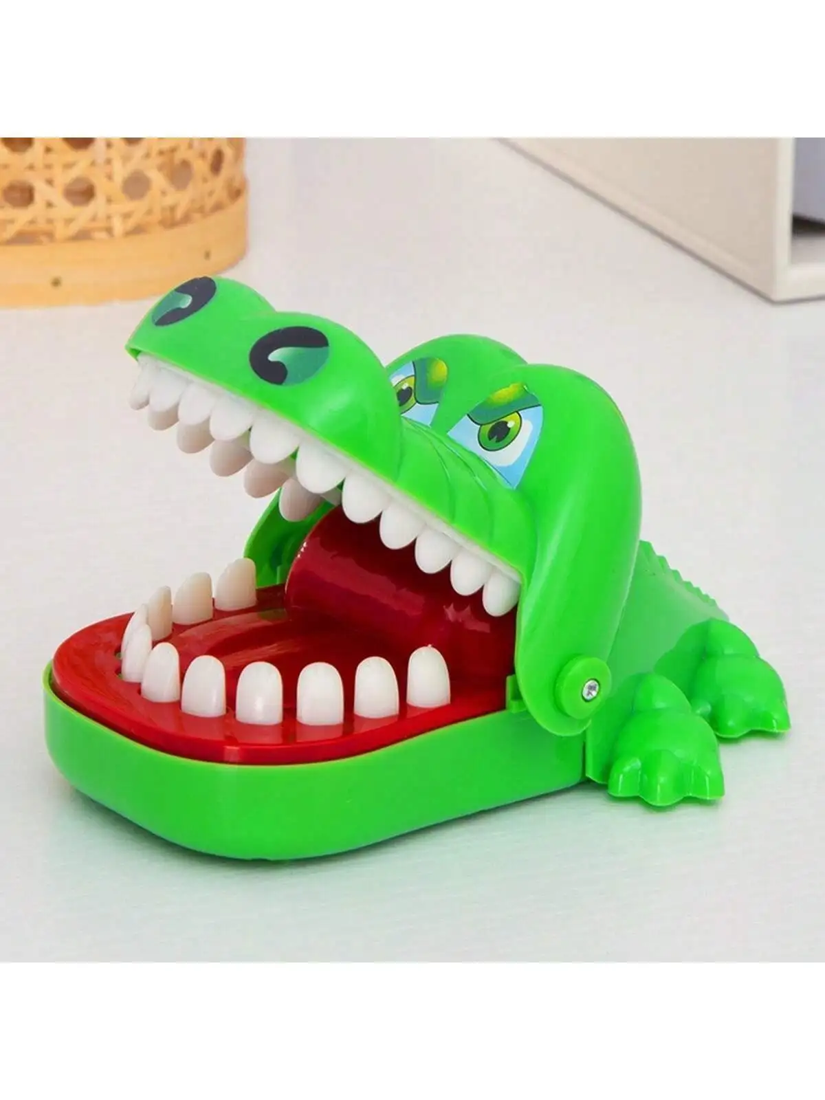 1pc Plastic Game, Cute Crocodile Design Interactive Game